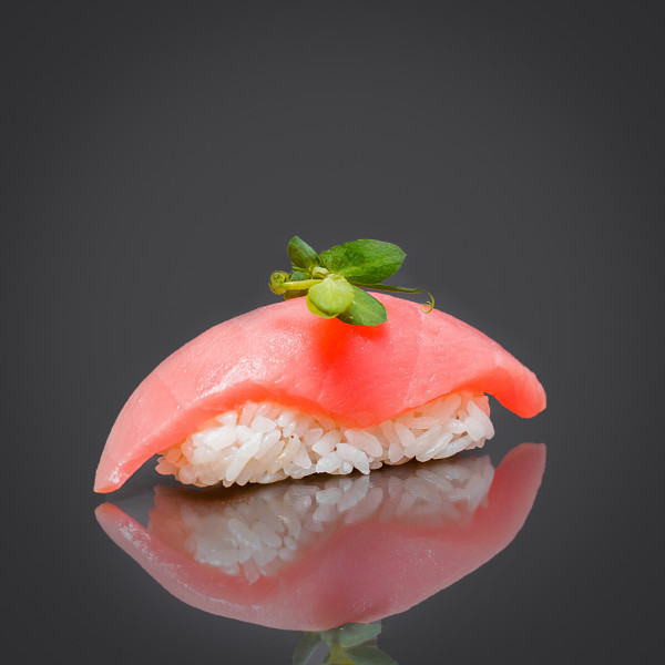 Нигири с тунцом