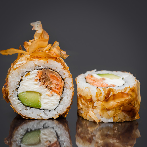 Бонито с жаренным лососем