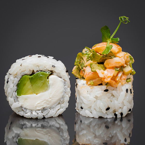 Ролл тар-тар с креветкой