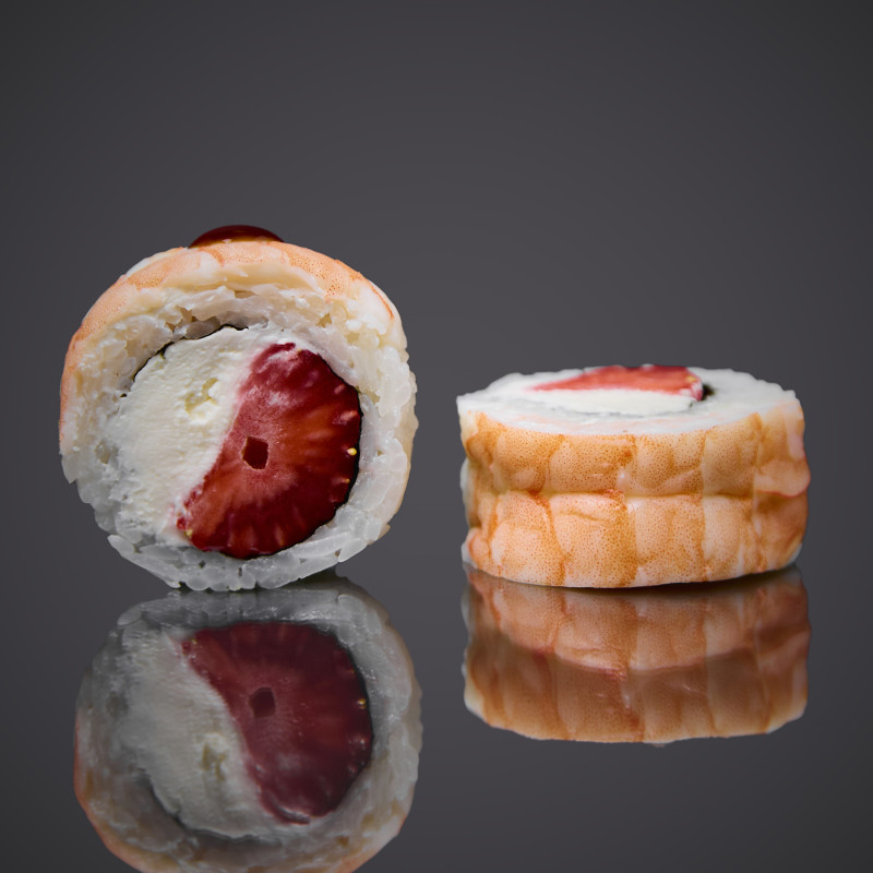 1/2 Ролл с креветкой и клубникой