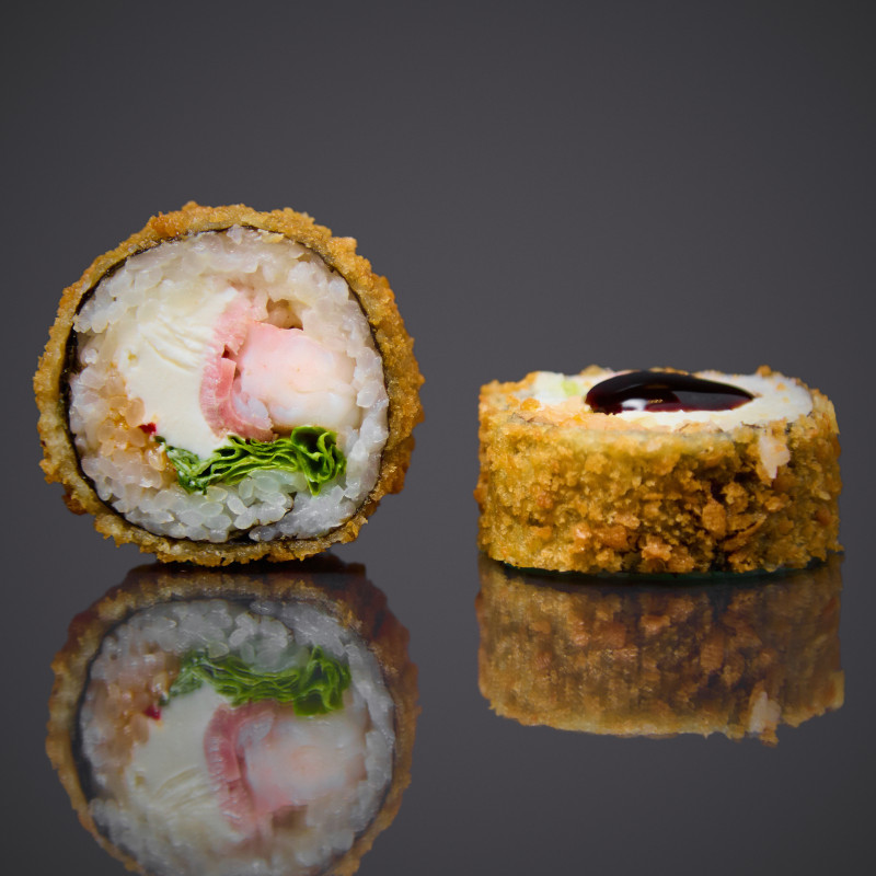 Ролл в темпуре с беконом и креветкой